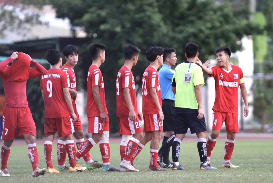 Bị loại tức tưởi, HLV CAND thốt lên: Trọng tài làm hỏng trận đấu! ảnh 1