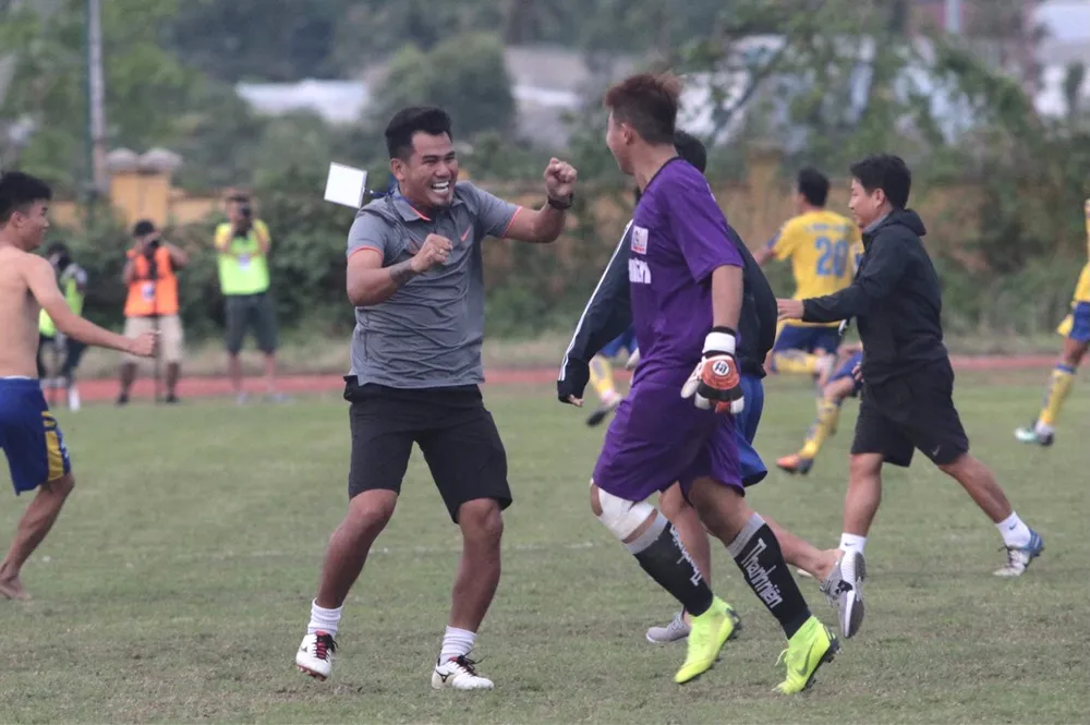 Cầu thủ U21 Đồng Tháp khóc ngất khi ‘lách khe cửa hẹp’ để vào bán kết ảnh 1