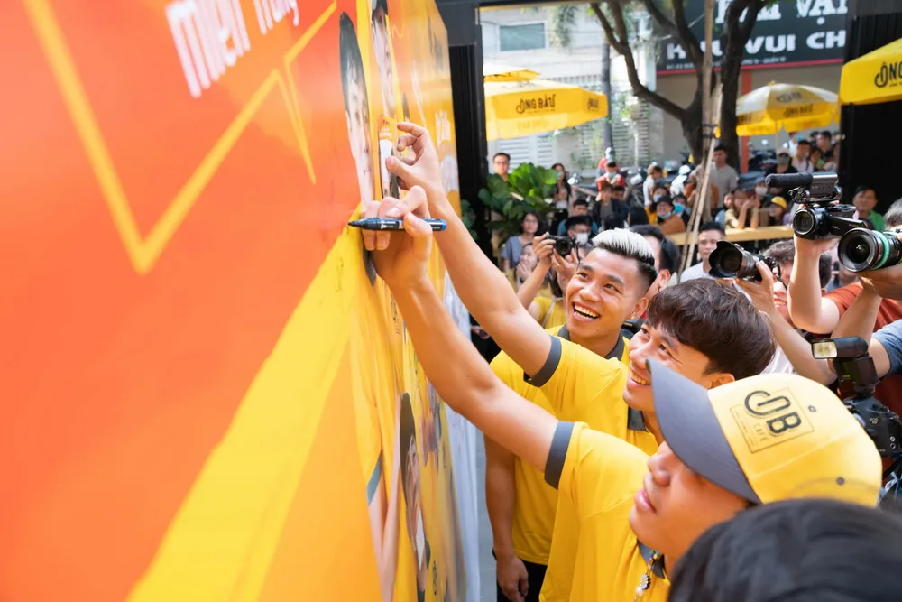 Công Phượng cùng cà phê Ông Bầu chung sức ủng hộ đồng bào miền Trung ảnh 1