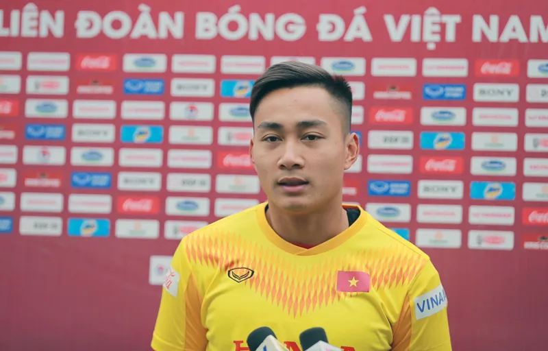 Quang Hải trở lại sân tập ảnh 1