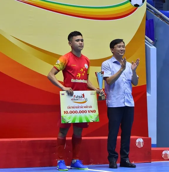 Ứng viên Quả bóng Vàng Futsal 2020 gia nhập đội Sahako ảnh 2