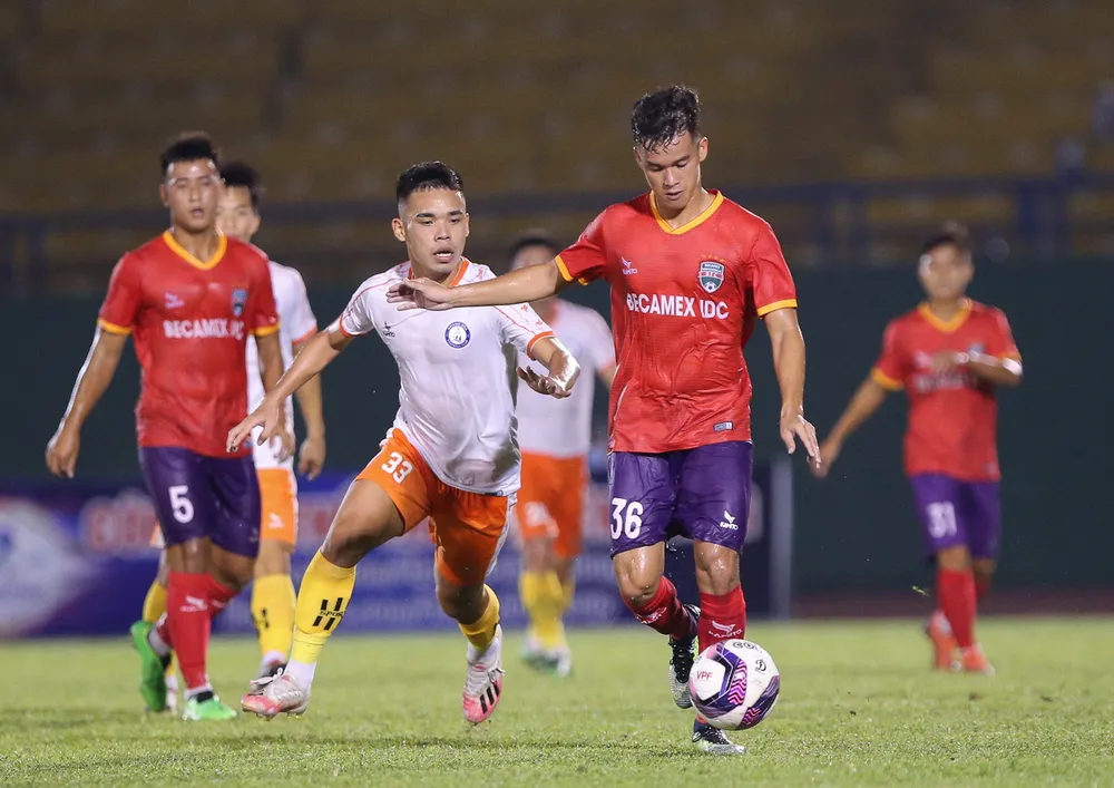 B.Bình Dương tranh chung kết với Đà Nẵng tại giải tập huấn ảnh 1