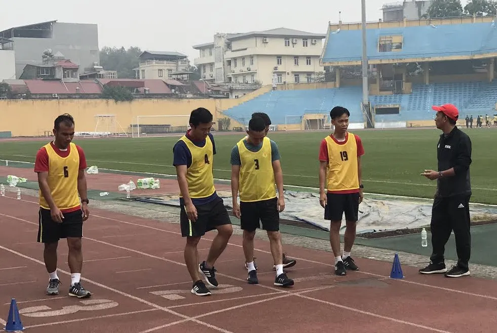 75/76 trọng tài vượt qua kiểm tra thể lực ảnh 1