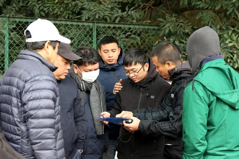 Một trọng tài không đủ điều kiện kiểm tra thể lực ảnh 1