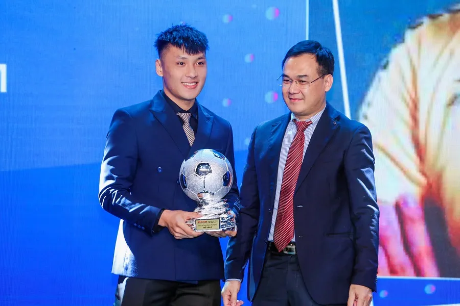 Quả bóng Bạc Futsal 2020 Hồ Văn Ý: Tuổi trẻ tài cao! ảnh 1