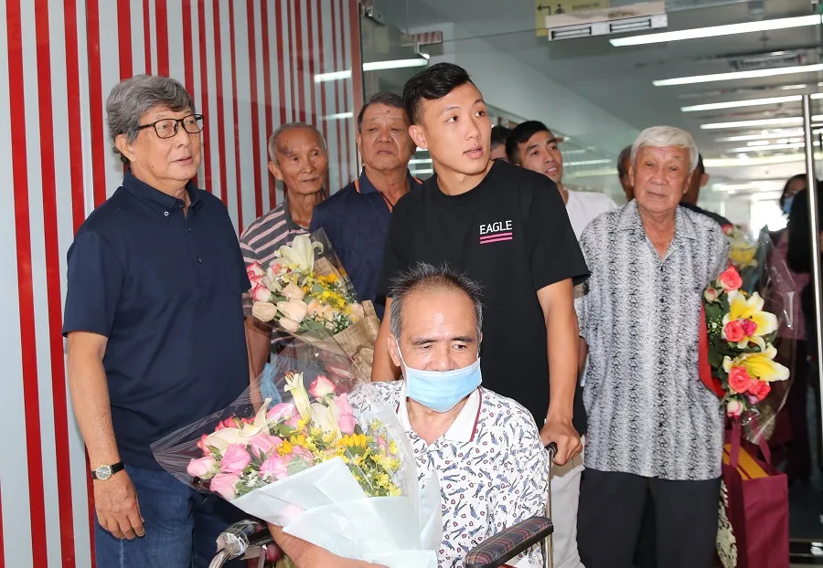 Quả bóng Vàng Việt Nam chia sẻ hơi ấm ngày Tết đến các cựu tuyển thủ ảnh 2