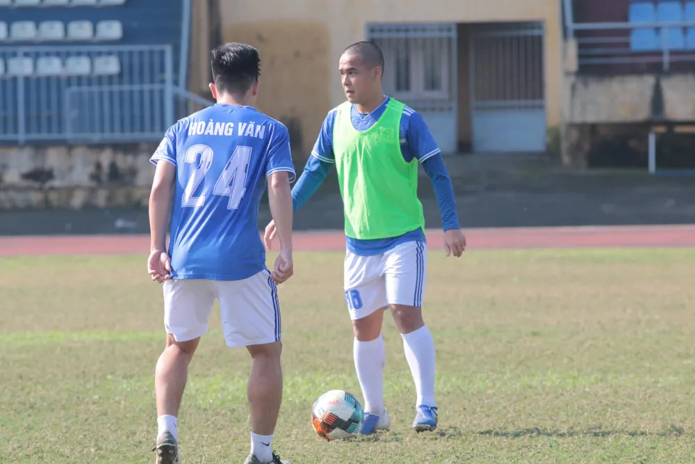 Bóng đá Huế trông vào ‘cây nhà lá vườn’ ảnh 3