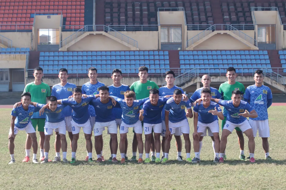 Bóng đá Huế trông vào ‘cây nhà lá vườn’ ảnh 1