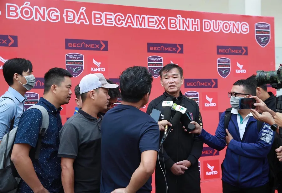 HLV Phan Thanh Hùng đặt nhiều niềm tin vào trợ lý Roland