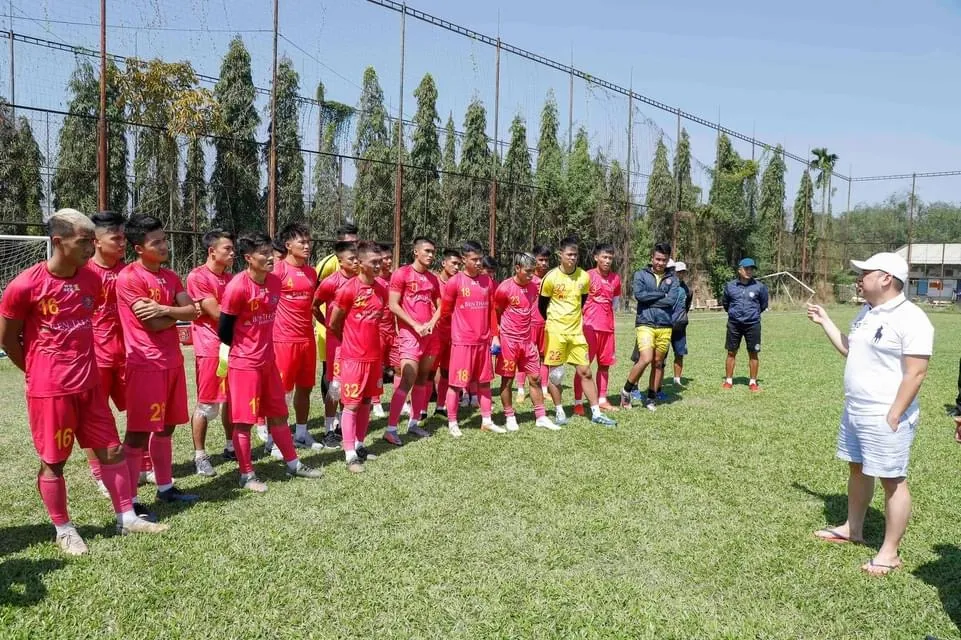 CLB Sài Gòn tính chuyện thay HLV? ảnh 1