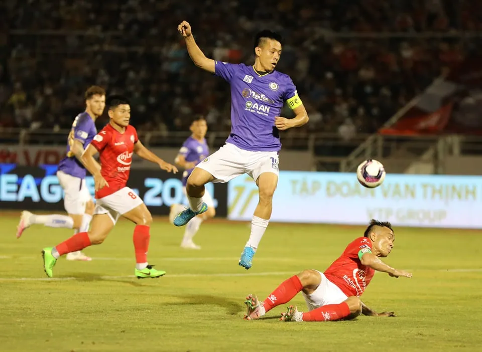 Hà Nội FC thắng đậm TPHCM để dành tặng Hùng Dũng ảnh 1