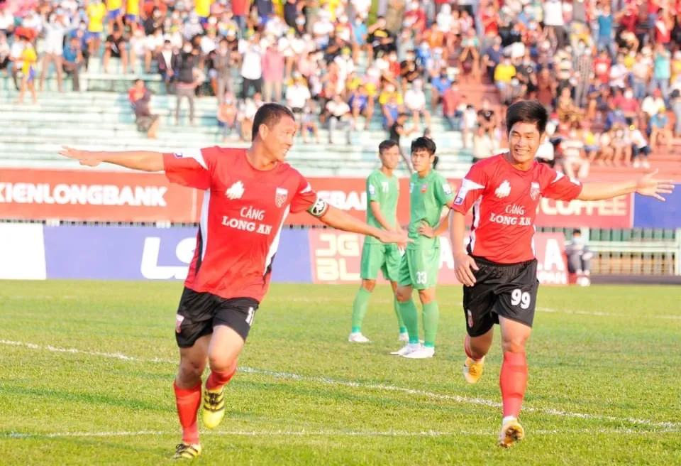 Lộ diện 47 cầu thủ được đề xuất tiêm vacxin Covid-19 ảnh 1