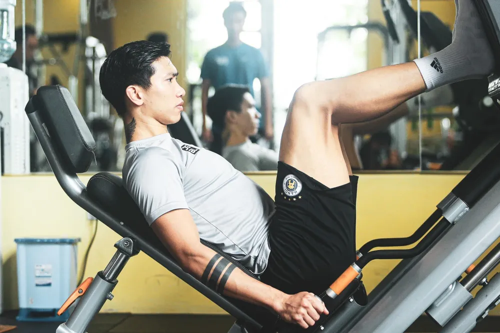 Văn Hậu tích cực tập luyện chờ ngày quay lại