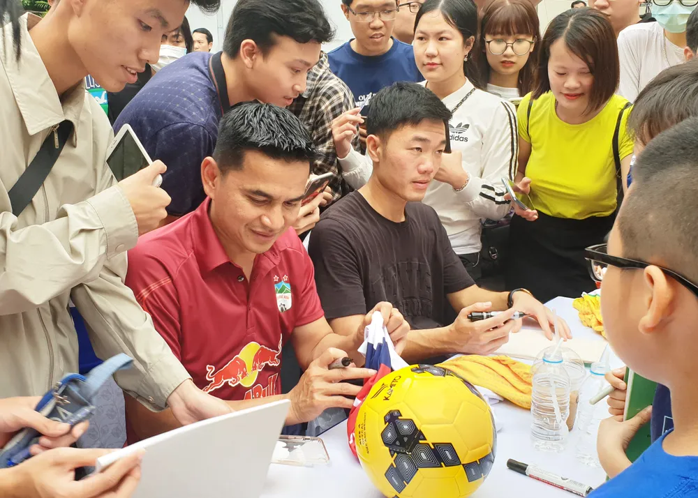 Văn Toàn khai trương Cafe Ông Bầu ở Hải Phòng ảnh 1