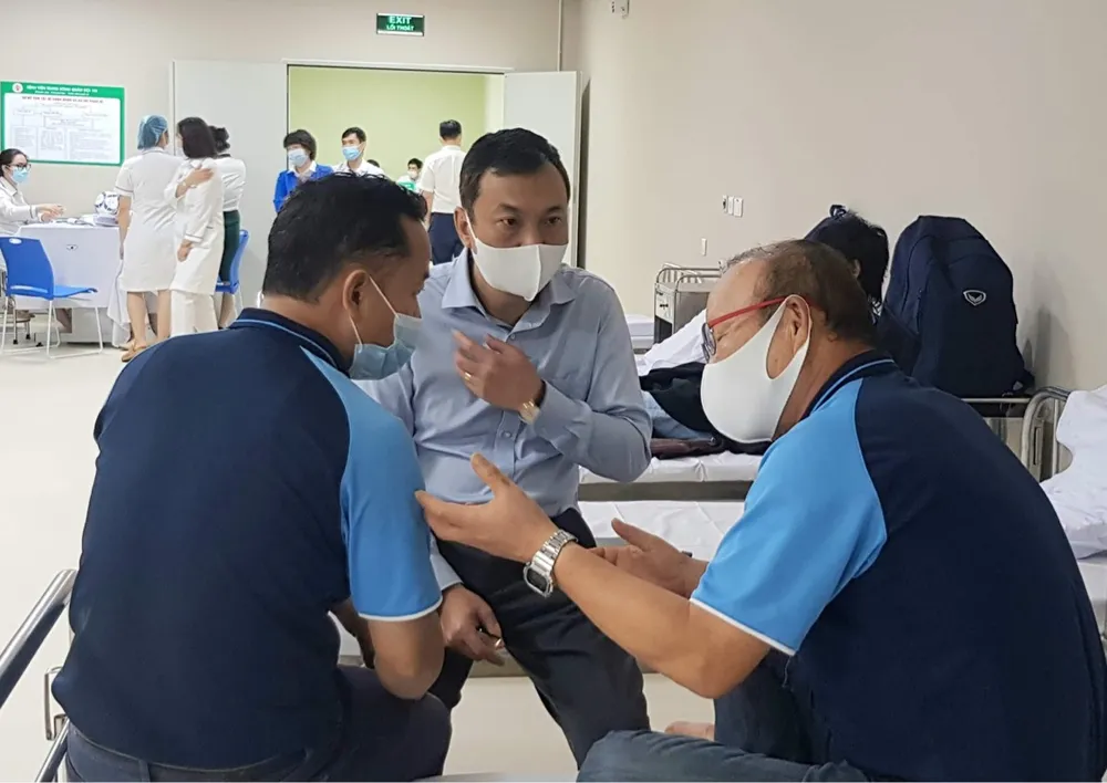 HLV Park Hang-seo được tiêm vacxin phòng Covid-19 ảnh 3
