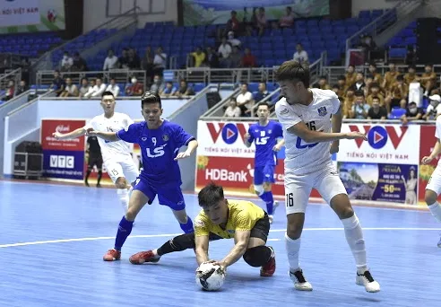 Nhà vô địch Thái Sơn Nam thua sốc ngày khai mạc ảnh 1