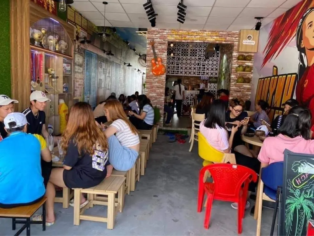 Huỳnh Như mở quán dừa sáp để quảng bá đặc sản quê Trà Vinh ảnh 4