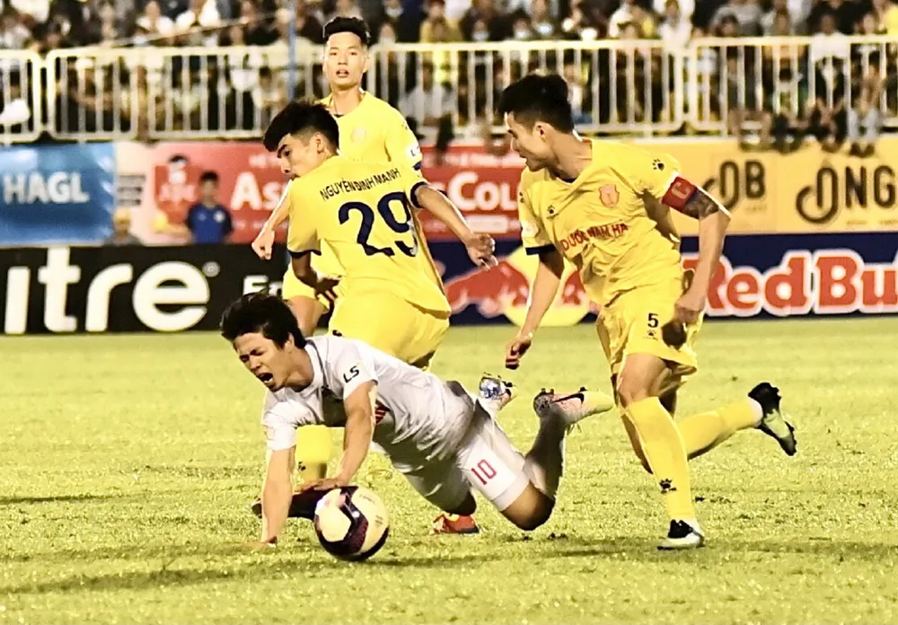 Công Phượng tỏa sáng trong chiến thắng kịch tính của HAGL. Ảnh: ANH TIẾN