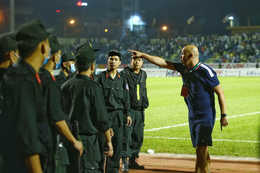 Nhiều cá nhân của CLB TPHCM lãnh án phạt nghiêm khắc từ VFF ảnh 2