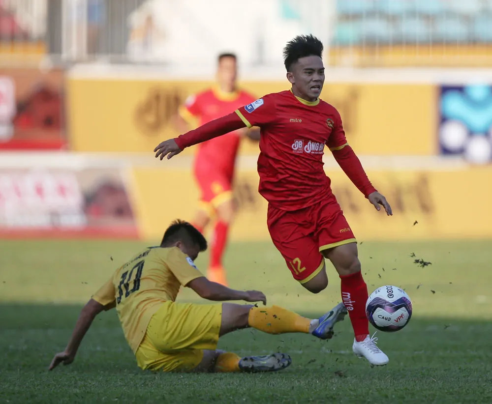 Thầy trò HLV Vũ Quang Bảo thắng trận đầu tiên ảnh 1