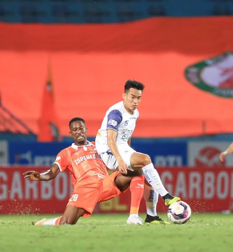 Đội Topenland Bình Định có trận thắng quý giá trên sân Hàng Đẫy ở vòng 11. Ảnh: HNFC