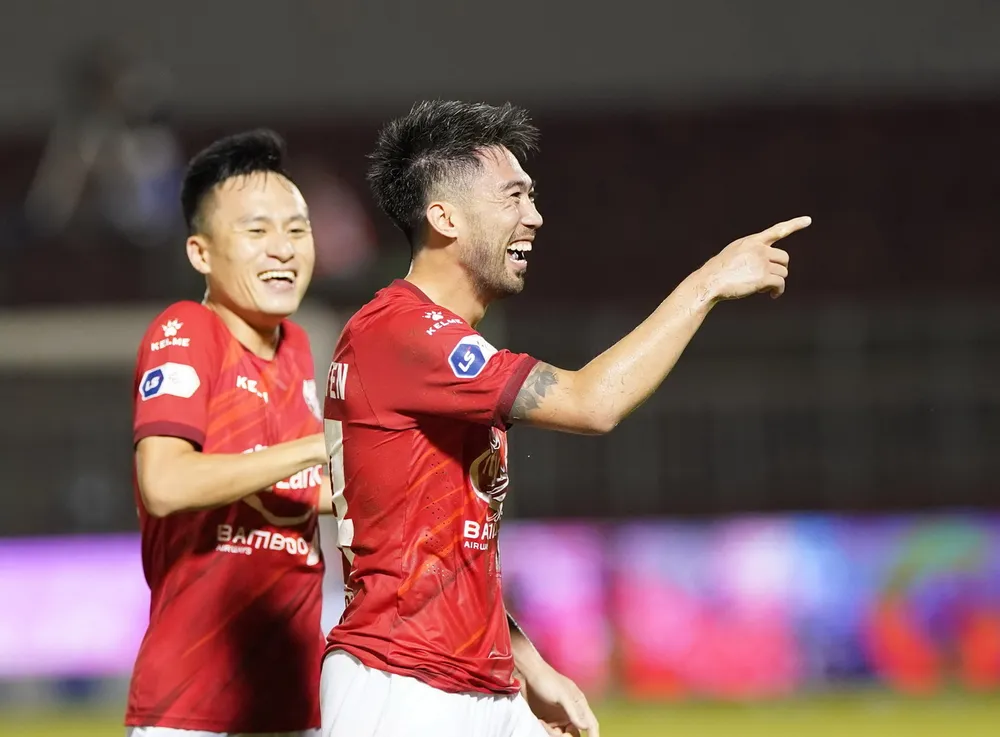 Lee Nguyễn tỏa sáng trong chiến thắng của CLB TPHCM. Ảnh: DŨNG PHƯƠNG