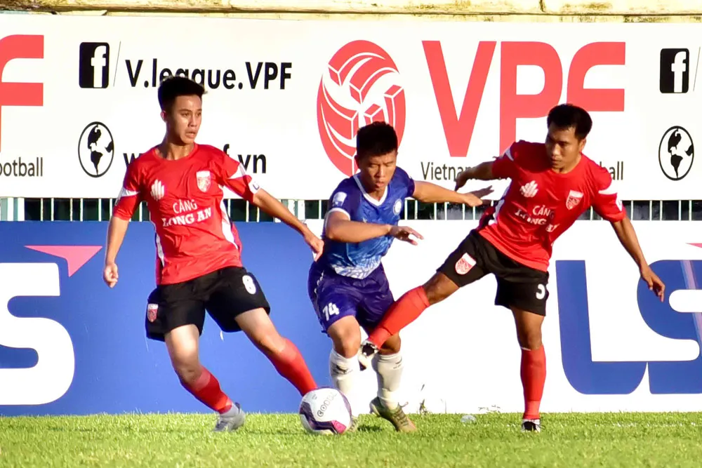 Tạm dừng giải hạng Nhất, hạng Nhì và giải nữ Cúp Quốc gia ảnh 1