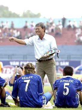 HLV Lê Thuỵ Hải trong giai đoạn dẫn dắt đội Becamex Bình Dương. Ảnh: NGUYỄN NHÂN 