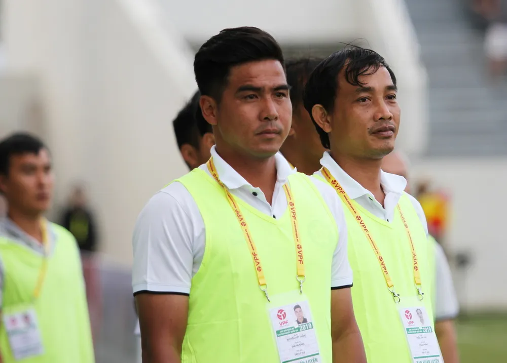 Trợ lý Nguyễn Việt Thắng chia tay CLB Đà Nẵng, HLV Đào Quang Hùng trở lại ảnh 1