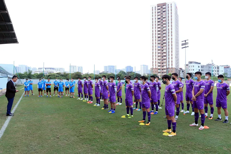 Phó Chủ tịch thường trực LĐBĐVN Trần Quốc Tuấn đã trân trọng đọc nguyên văn lá thư của Chủ tịch nước Nguyễn Xuân Phúc gửi tới Đội tuyển quốc gia