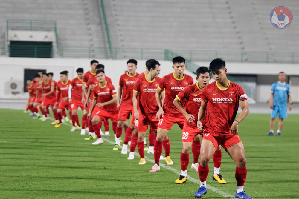 Văn Hậu lý giải nguyên nhân vẫn phải băng gối tập luyện ảnh 1