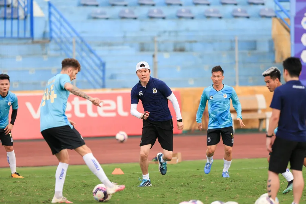 Các CLB V-League thận trọng với Covid-19 ảnh 1