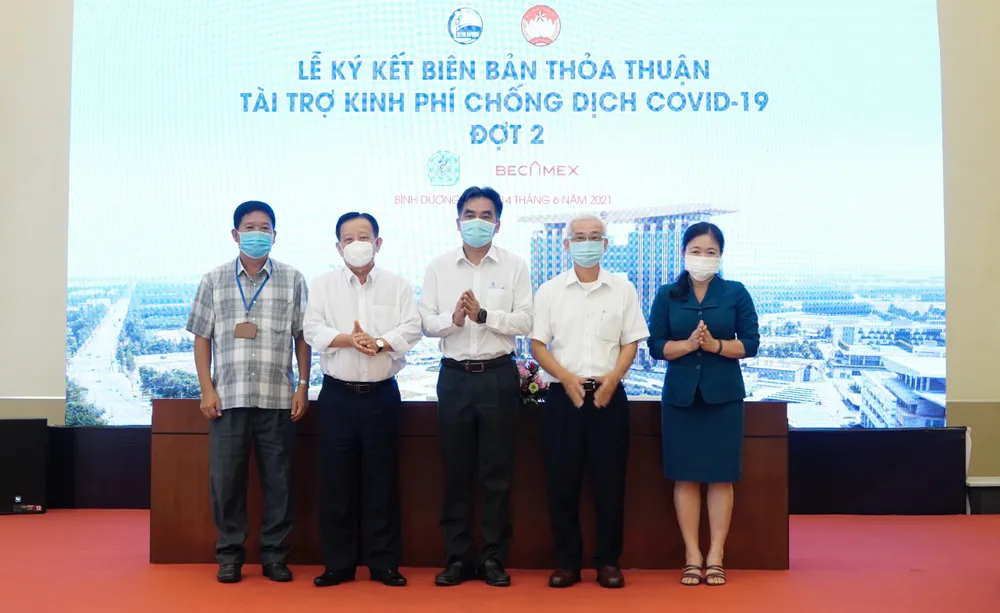 Tổng Công ty Becamex IDC ký kết thỏa thuận tài trợ kinh phí phòng chống dịch Covid-19 với UB.MTTQ Việt Nam tỉnh và Sở Y tế Bình Dương