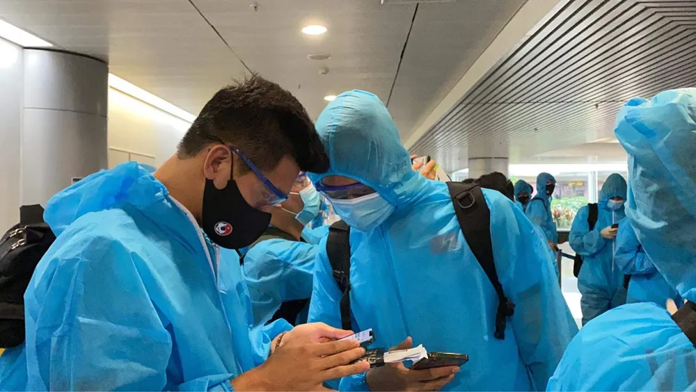 Đội tuyển Việt Nam về đến TPHCM ảnh 4