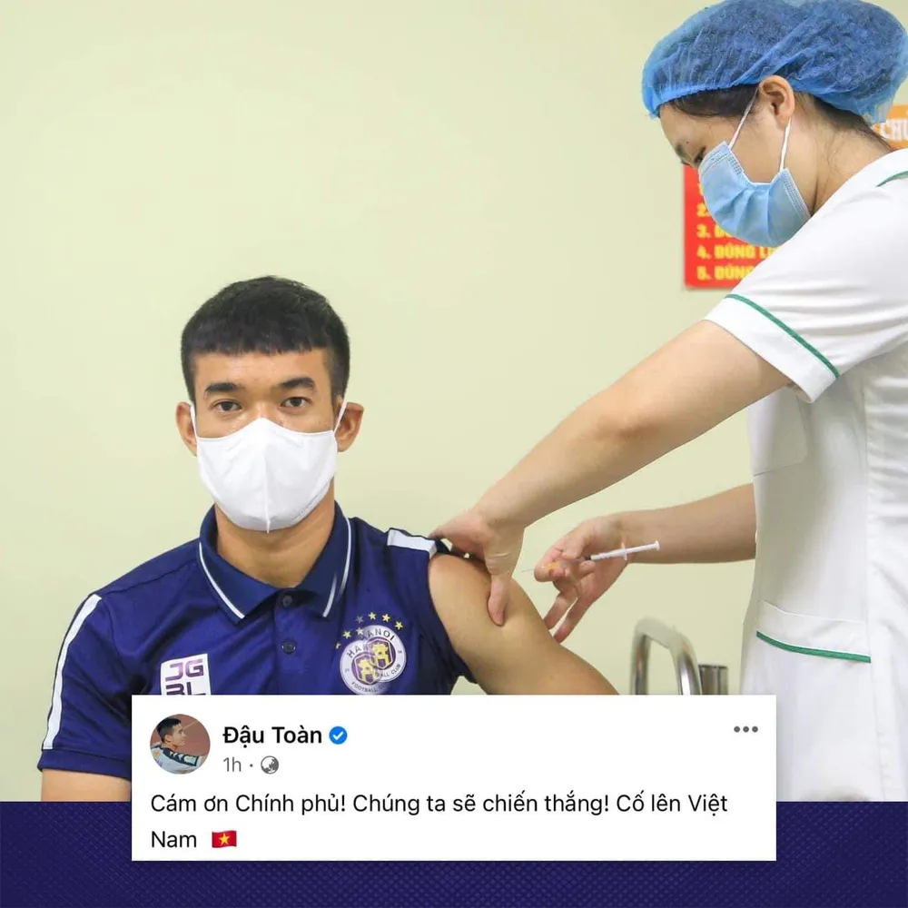 Các thành viên của CLB Hà Nội đã tiêm vaccine phòng dịch Covid-19