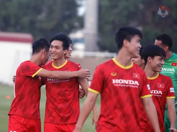 Trước ngày hết cách ly, Tuấn Anh báo tin vui cho HLV Kiatisak ảnh 1