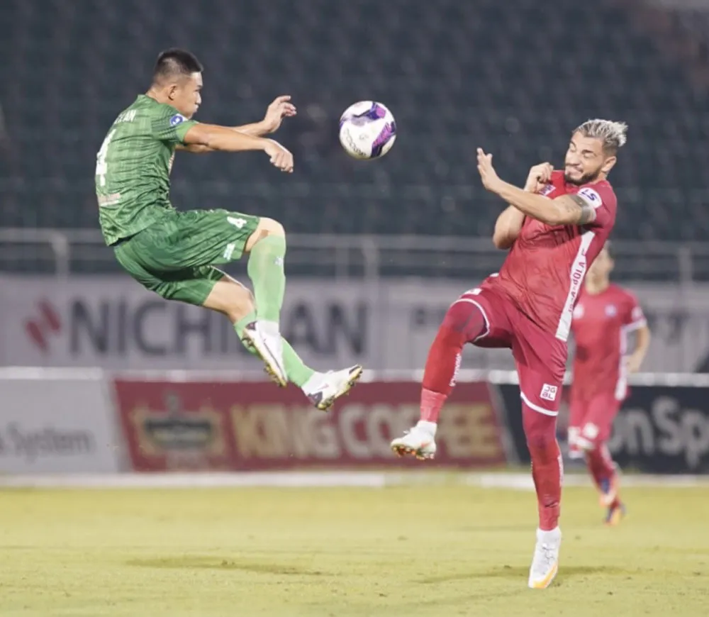 Các đội bóng ở phía Nam đã tạm ngưng tập luyện