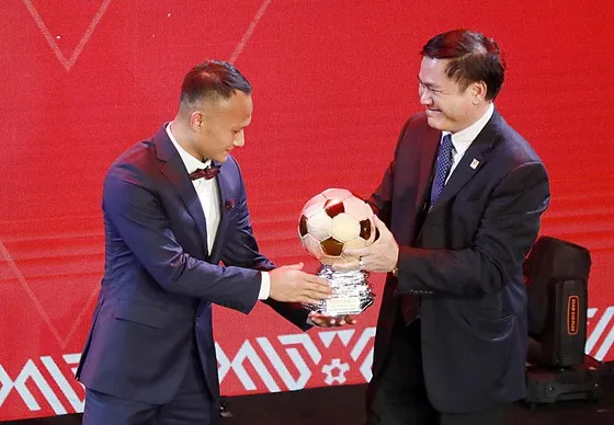 Trọng Hoàng trong đêm Gala trao giải QBV Việt Nam 2019