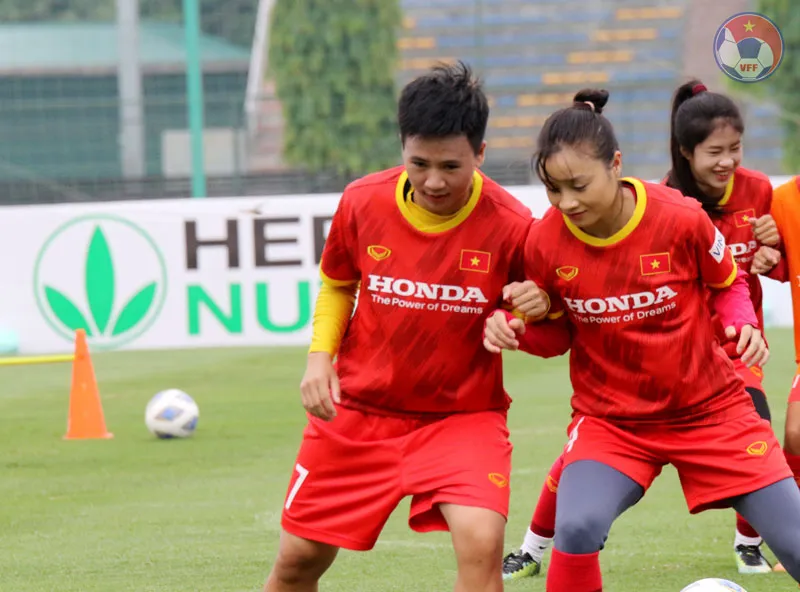 HLV Mai Đức Chung đề xuất cho đội tuyển nữ sang UAE sớm ảnh 1