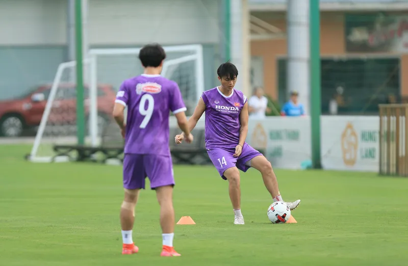 Văn Toàn và Tuấn Anh tập riêng ở buổi đầu ra sân cùng đội tuyển Việt Nam ảnh 3