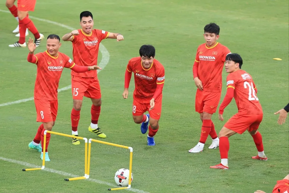 Bóng đá Việt Nam vào mùa bận rộn ảnh 1