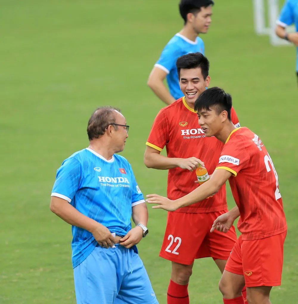 Văn Hậu chưa thể trở lại sân cỏ ảnh 1