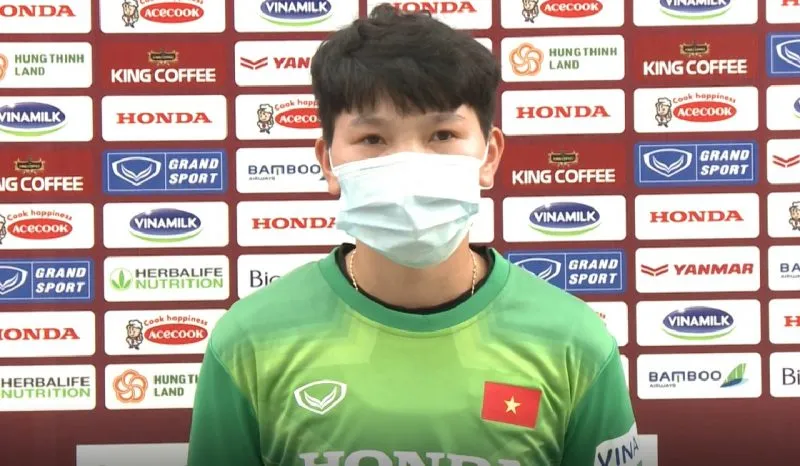 Quả bóng đồng nữ Việt Nam 2020 chia sẻ những kinh nghiệm với cầu thủ trẻ ảnh 1