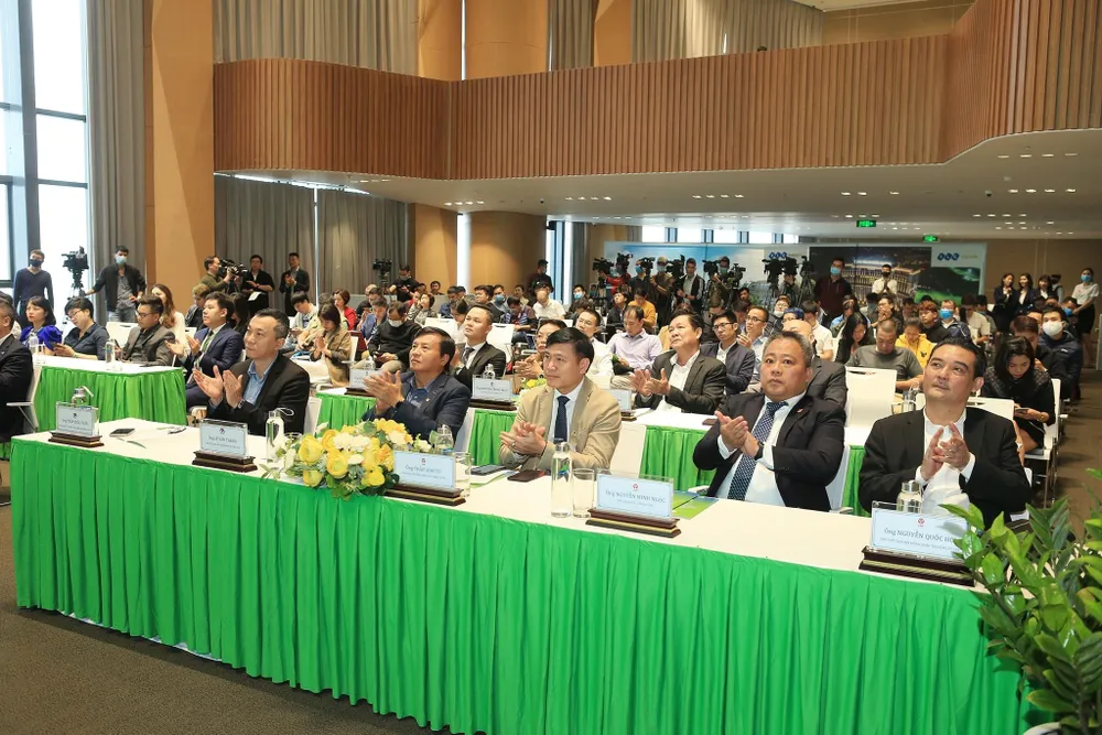Các lãnh đạo VFF, công ty VPF ở sự kiện đầu mùa bóng 2021