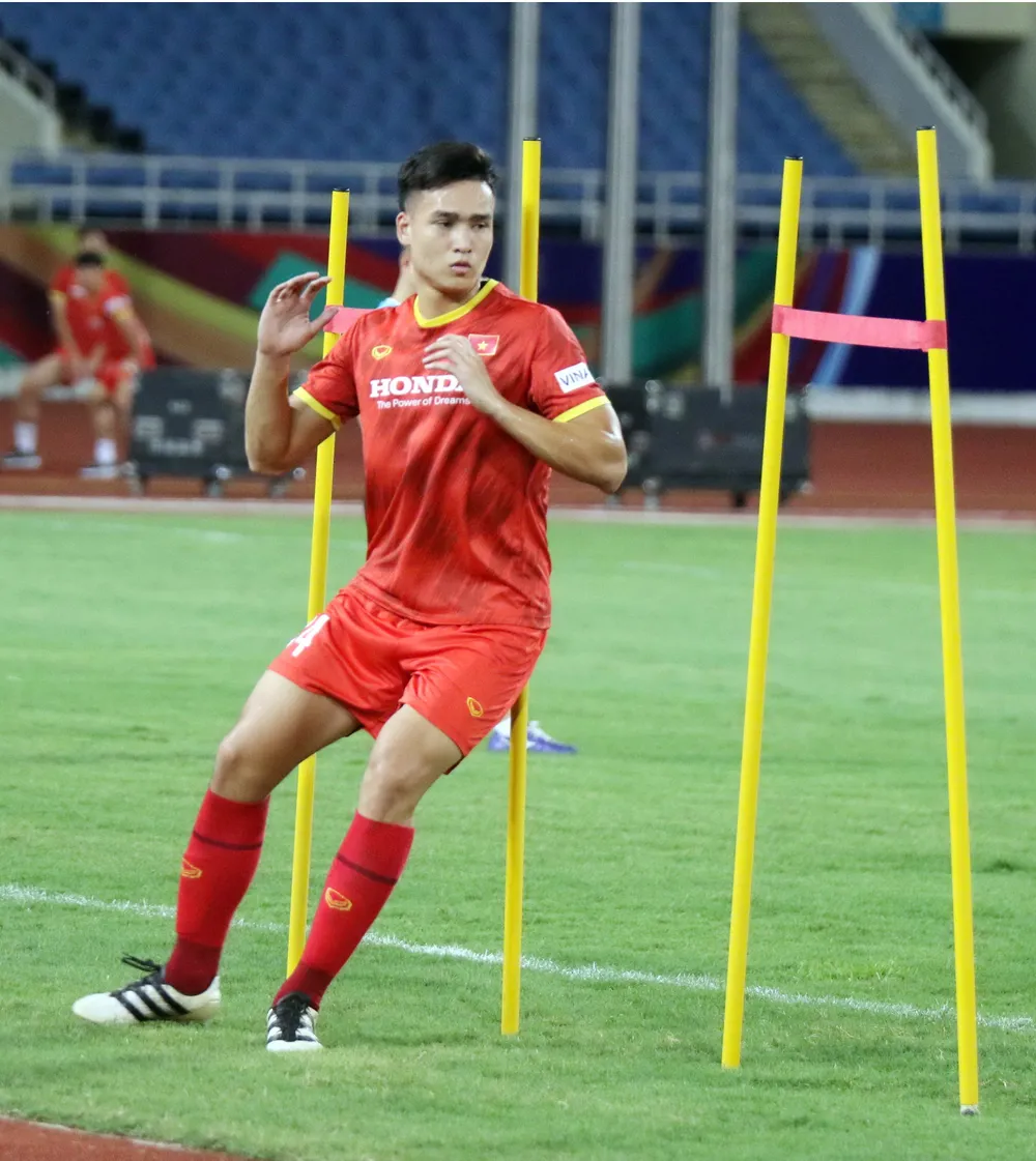 Đội tuyển Việt Nam tập thả lỏng, Australia đến Hà Nội ảnh 4