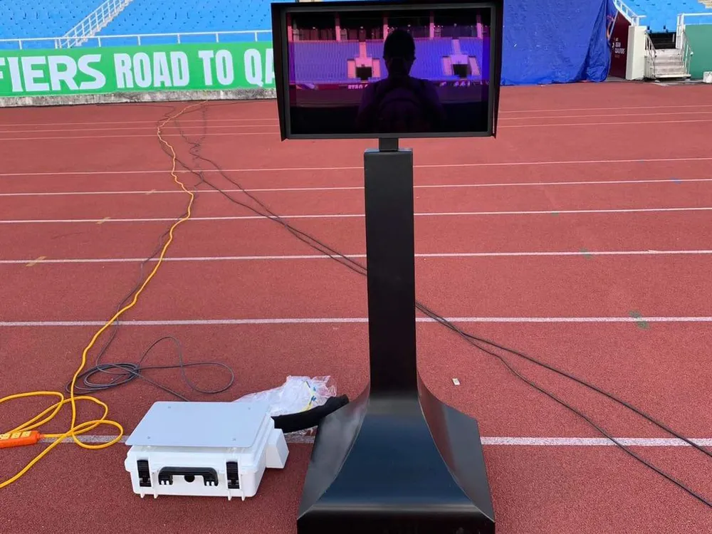 VAR được tiến hành lắp đặt trên sân Mỹ Đình ảnh 1