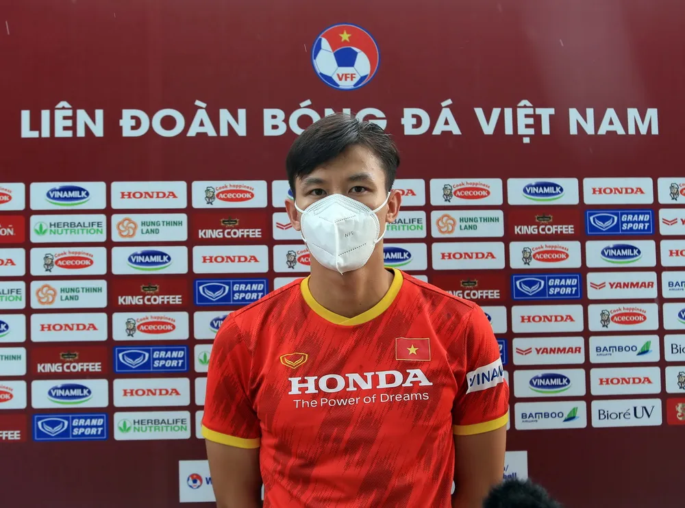 Đội tuyển Việt Nam ra sân tập sau 1 tuần xả trại ảnh 4