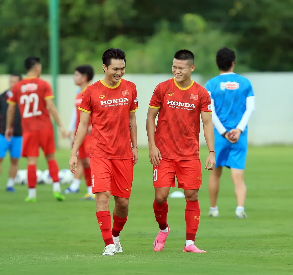 Đội tuyển Việt Nam ra sân tập sau 1 tuần xả trại ảnh 6