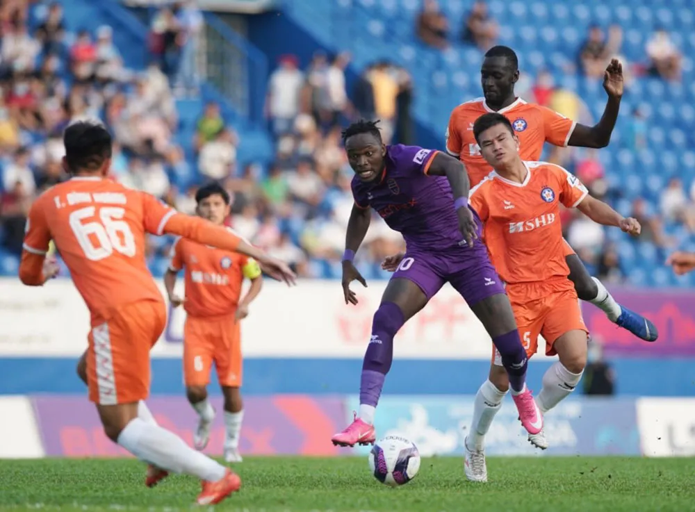 Becamex Bình Dương và Đà Nẵng tích cực chuẩn bị về lực lượng cho mùa bóng 2022