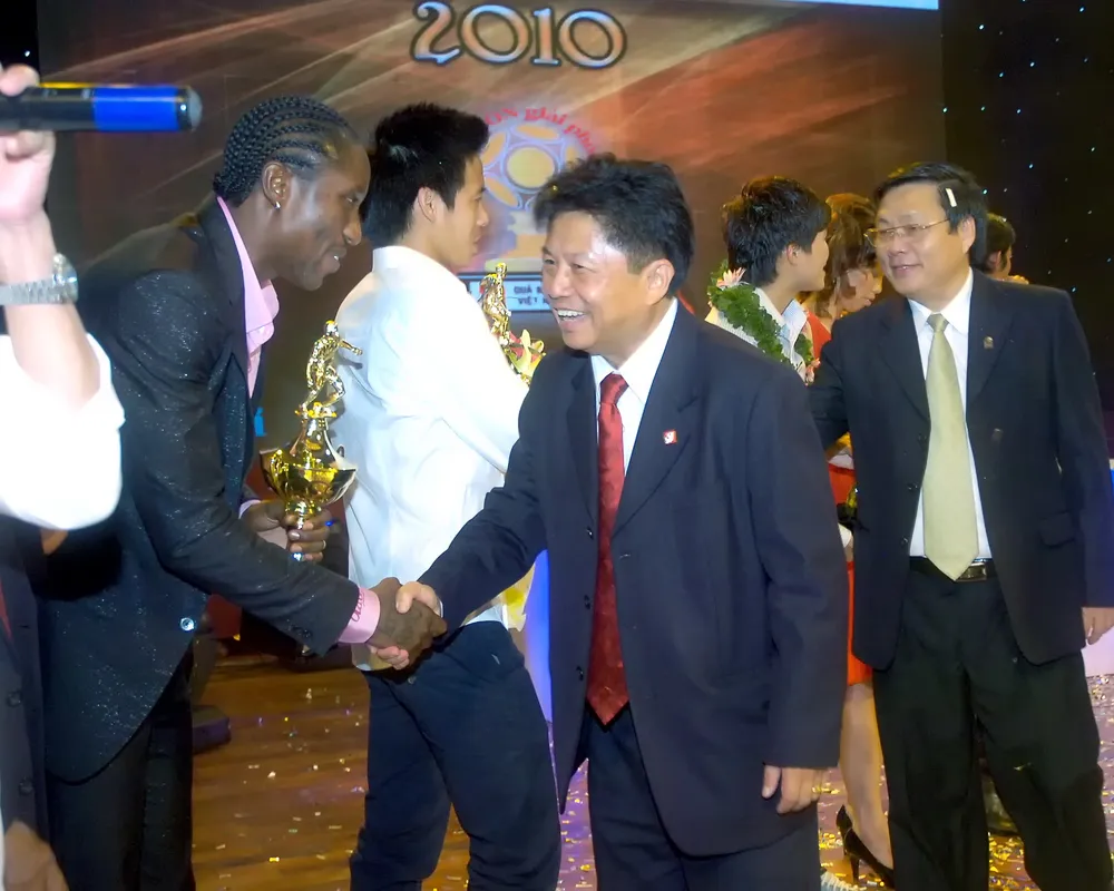 Hoàng Vũ Samson gia nhập CLB TPHCM ảnh 1